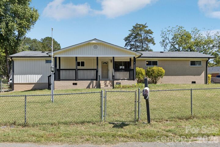 Property Photo:  1024 Old Mountain View Road  NC 28120 