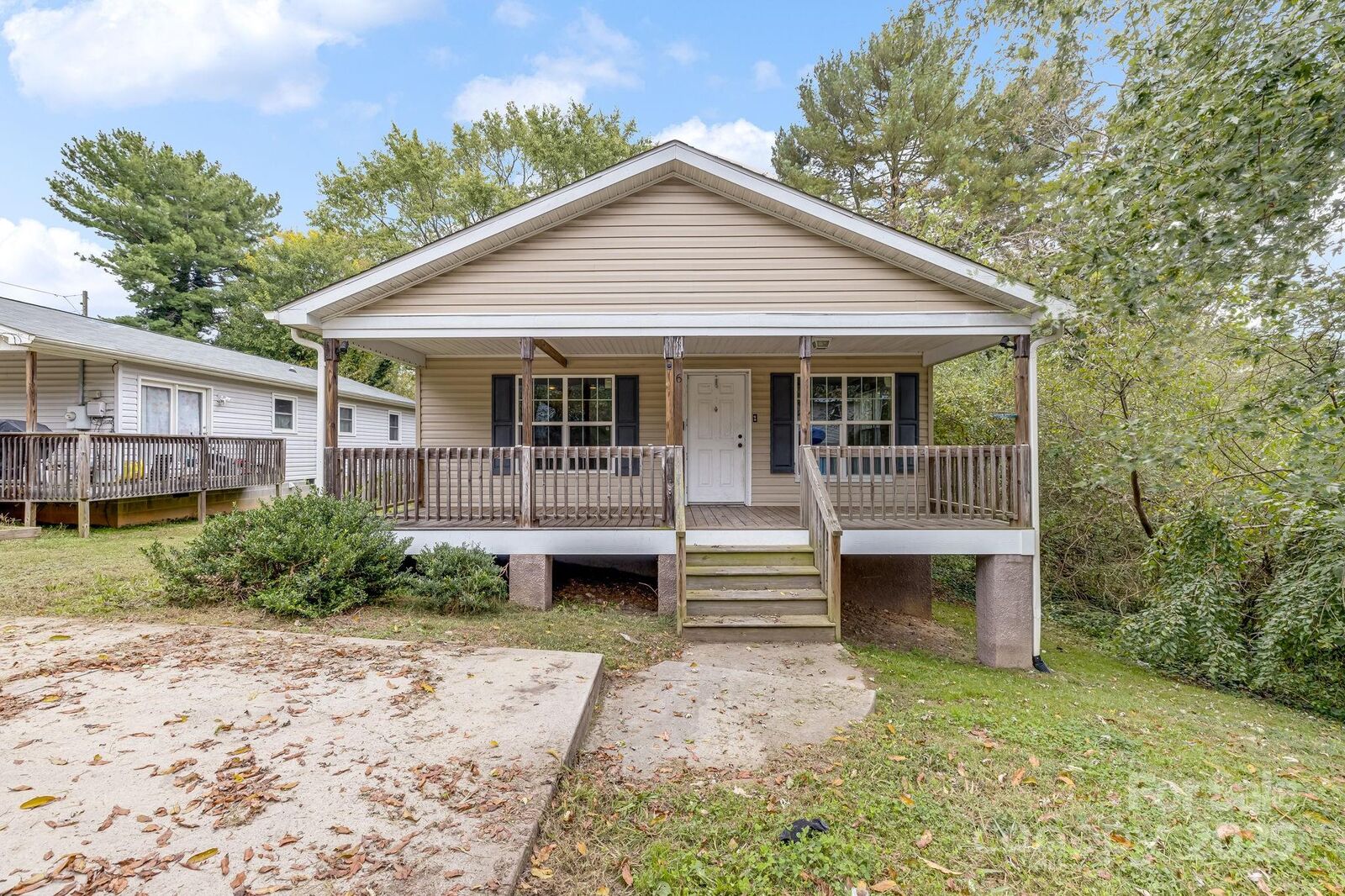 Property Photo: 6 Deaver Park Circle NC 28806