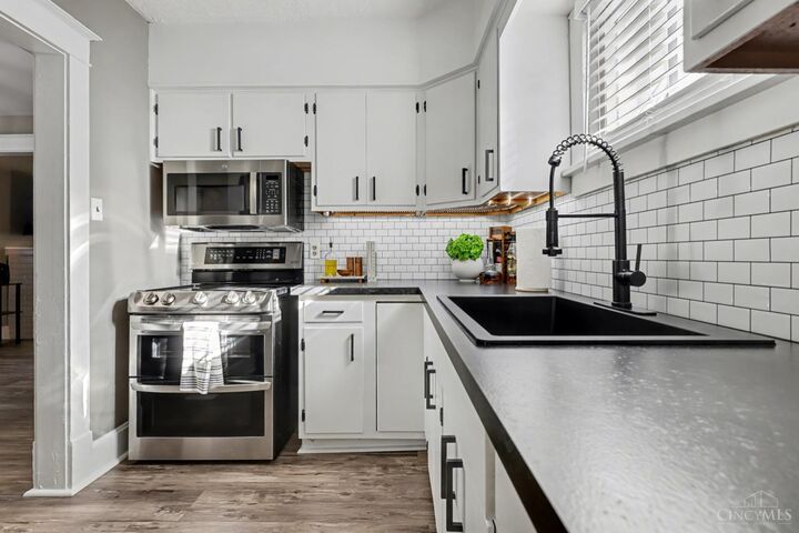 Property Photo: 2115 Quatman Avenue OH 45212