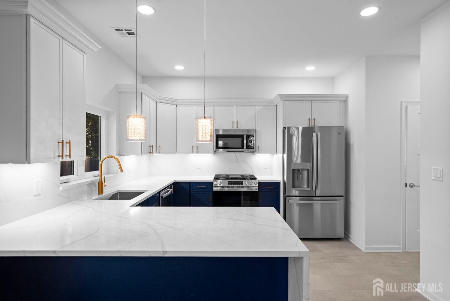 Property Photo:  410 Morris Place  NJ 07203 