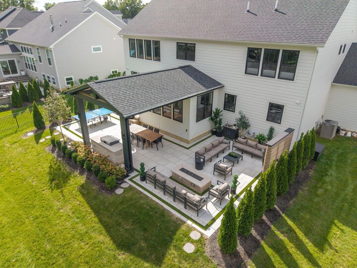 Property Photo: 8160 Smiths Circle OH 43065