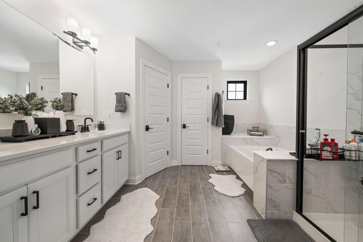 Property Photo: 8160 Smiths Circle OH 43065