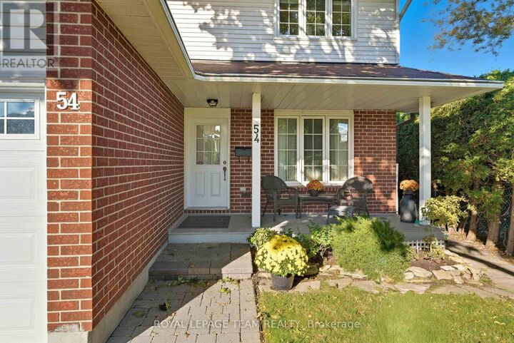 Property Photo:  54 Pickwick Drive  ON K2J 3E8 