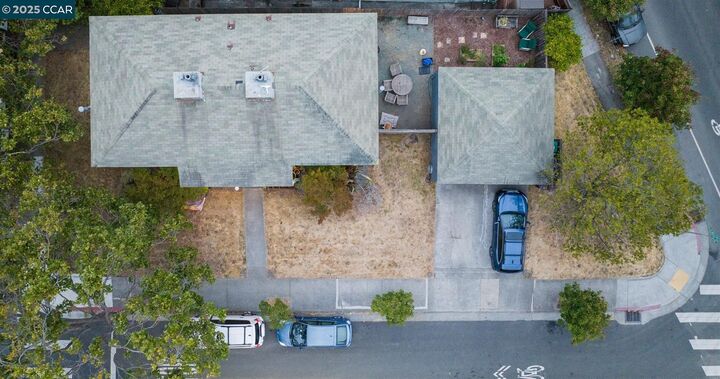 Property Photo:  905 61st St  CA 94608 