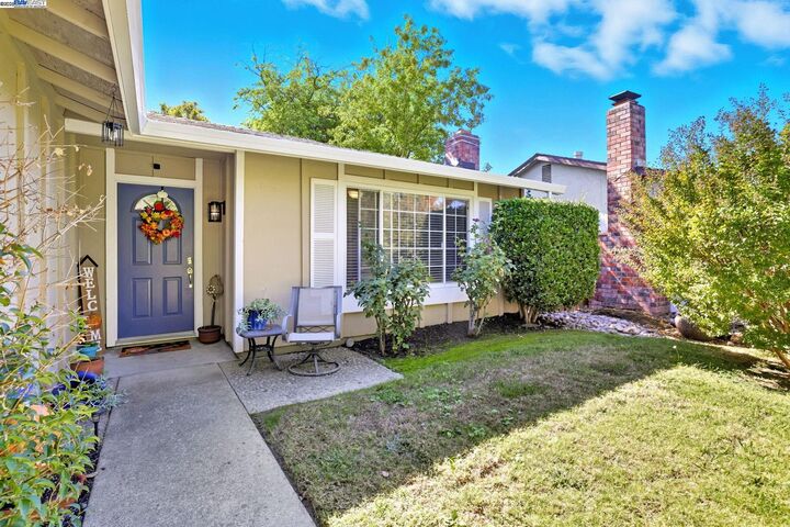 Property Photo: 9436 Bravo Way CA 95826