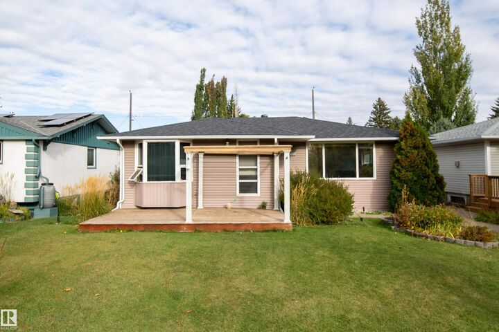 7135 87 Street NW  Edmonton AB T6C 3G1 photo