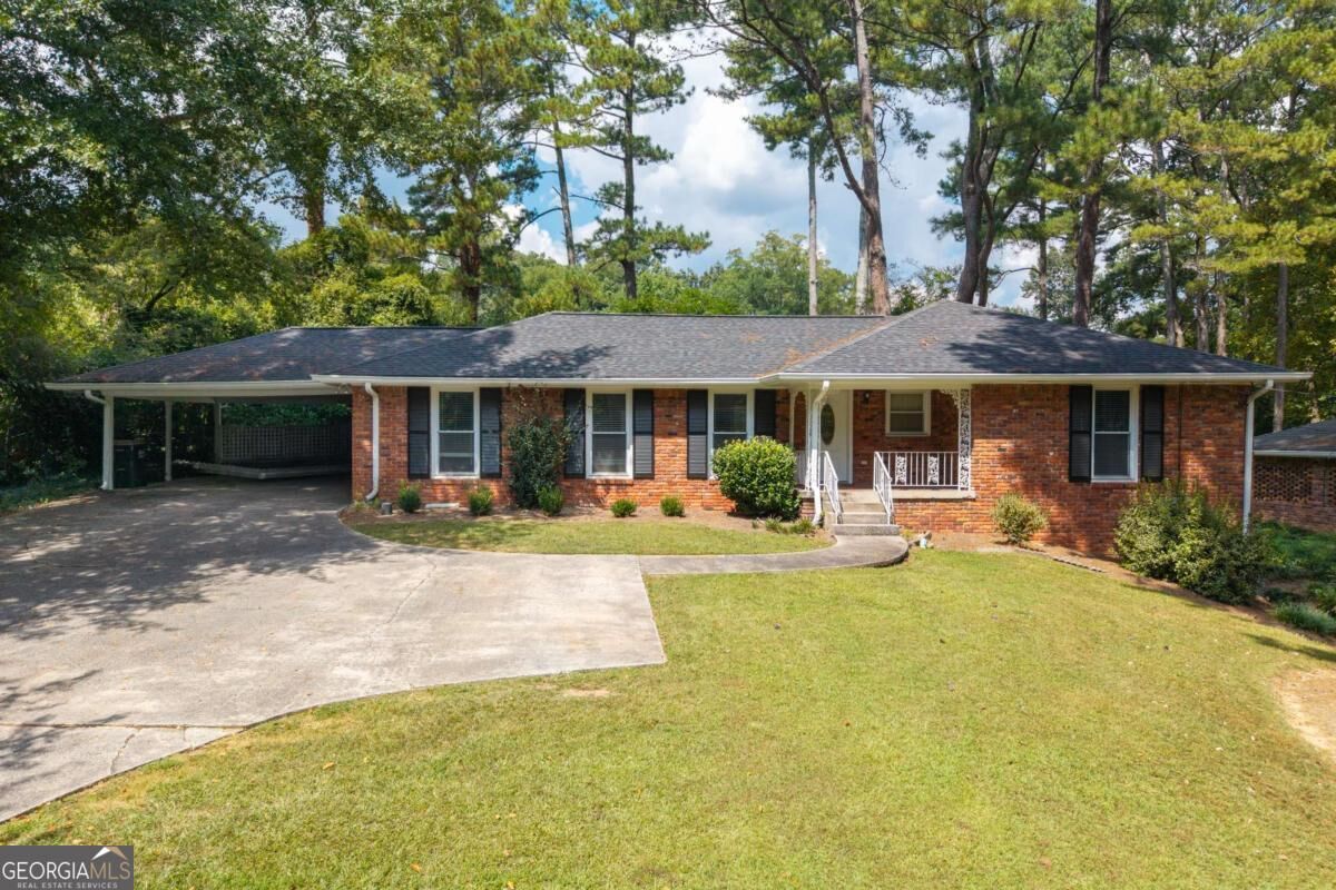 Property Photo:  520 Windsor Parkway  GA 30342 