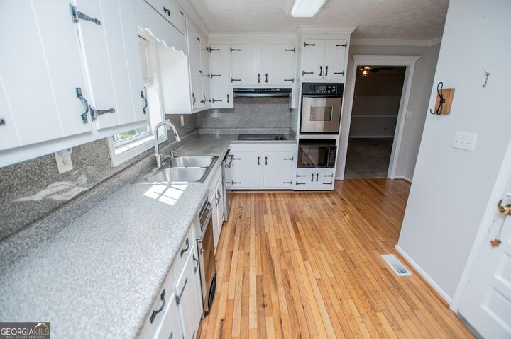 Property Photo: 2349 Shire Court GA 30106