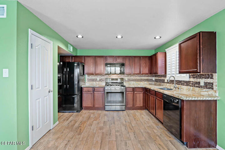 Property Photo:  4740 Beacham Street  TX 79938 