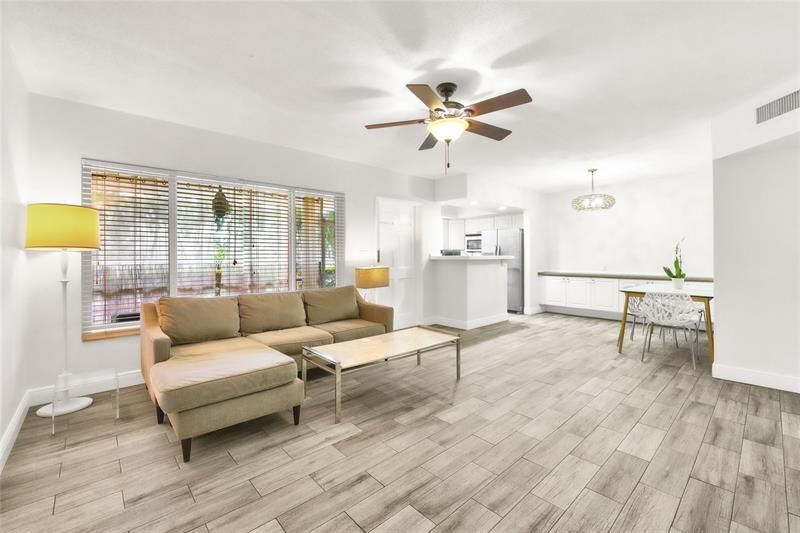 Property Photo: 100 SE 6th Ave 104 FL 33060