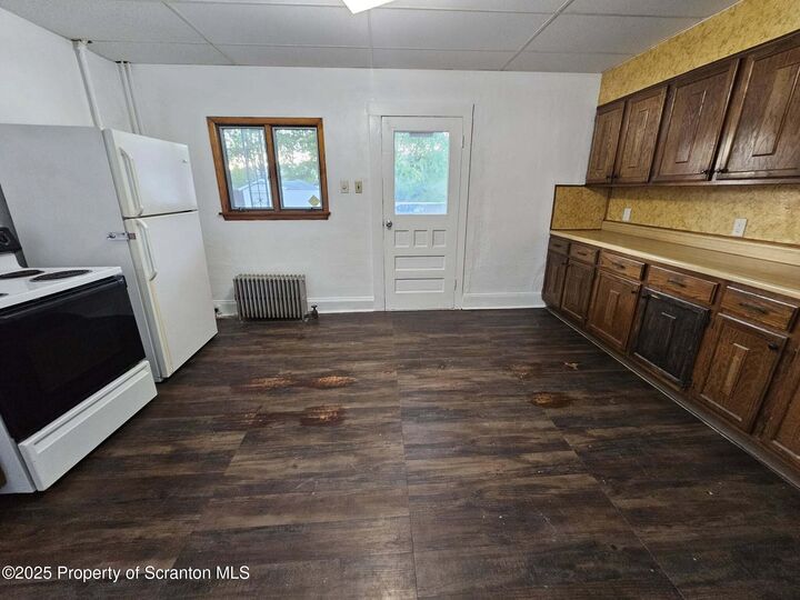 Property Photo:  423 W Lackawanna Avenue 2  PA 18447 