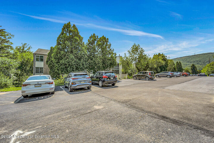 Property Photo: 1112 Summit Pointe PA 18508