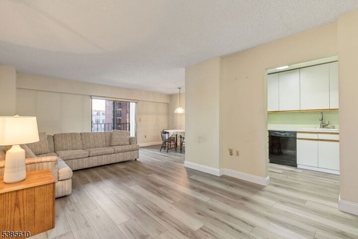 Property Photo:  10 N Wood Ave 312  NJ 07036