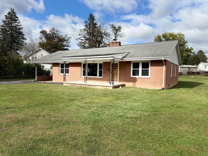 Property Photo: 403 Market St WV 24963