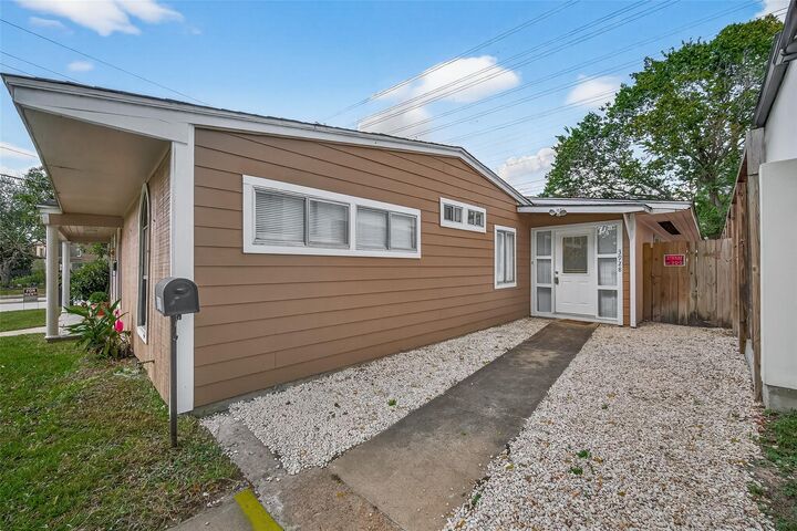 Property Photo: 3928 Childress St TX 77005