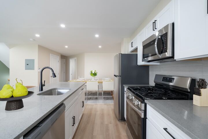 Property Photo:  171 Van Horne St 1  NJ 07304 