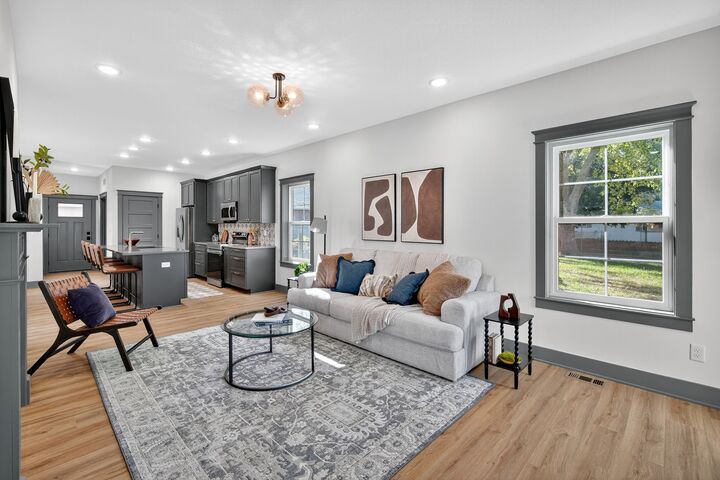 Property Photo:  405 E Granger Avenue  IA 50315