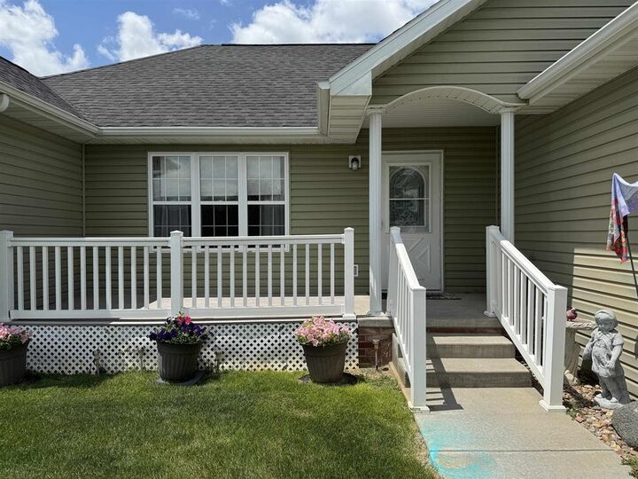 Property Photo: 420 N Allen NE 69101