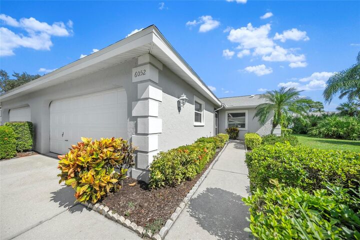 Property Photo: 6052 Bonaventure Place FL 34243