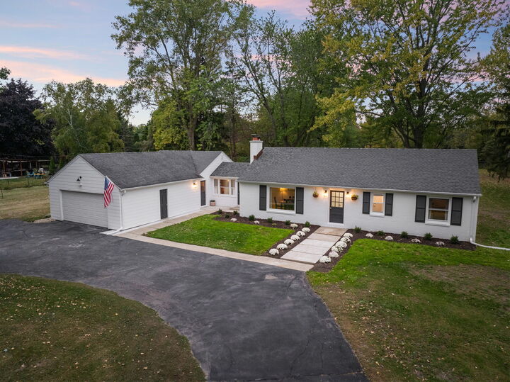 Property Photo:  11233 N Riverland Rd  WI 53092 