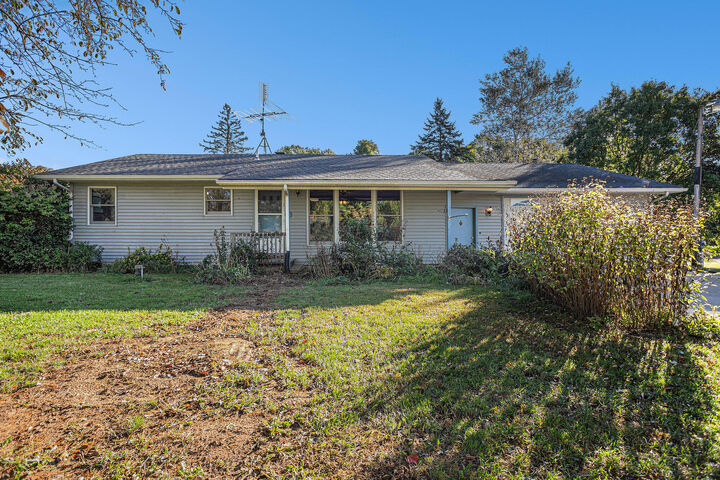 Property Photo:  50115 Creglow Road  MI 49067 
