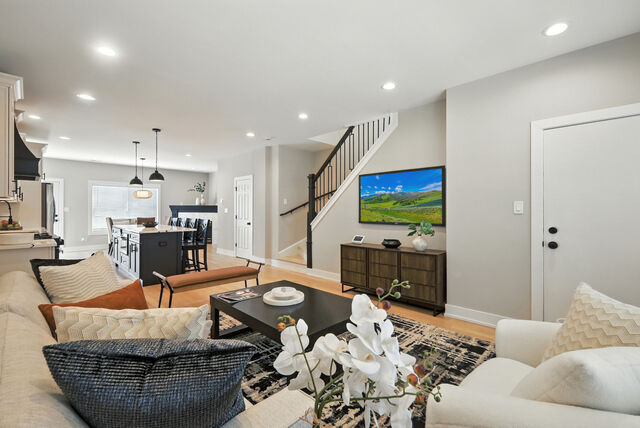 Property Photo: 4055 S Ellis Avenue IL 60653