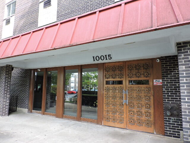 10015 Beverly Drive 105  Skokie IL 60076 photo
