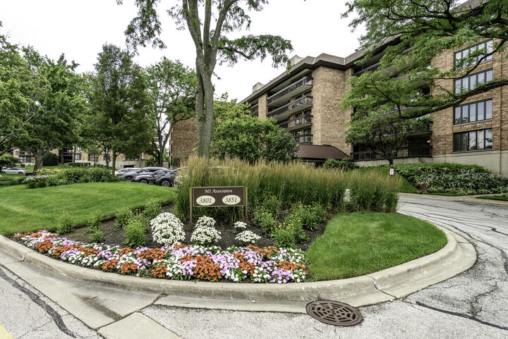 Property Photo:  3801 Mission Hills Road 204  IL 60062