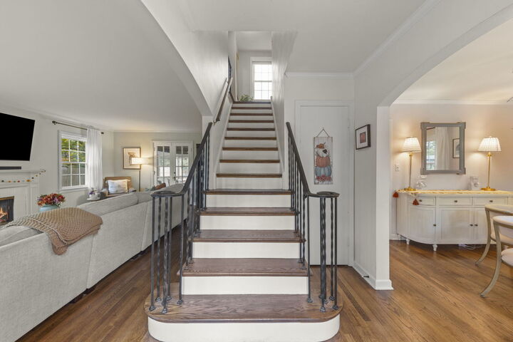 Property Photo: 812 N President Street IL 60187