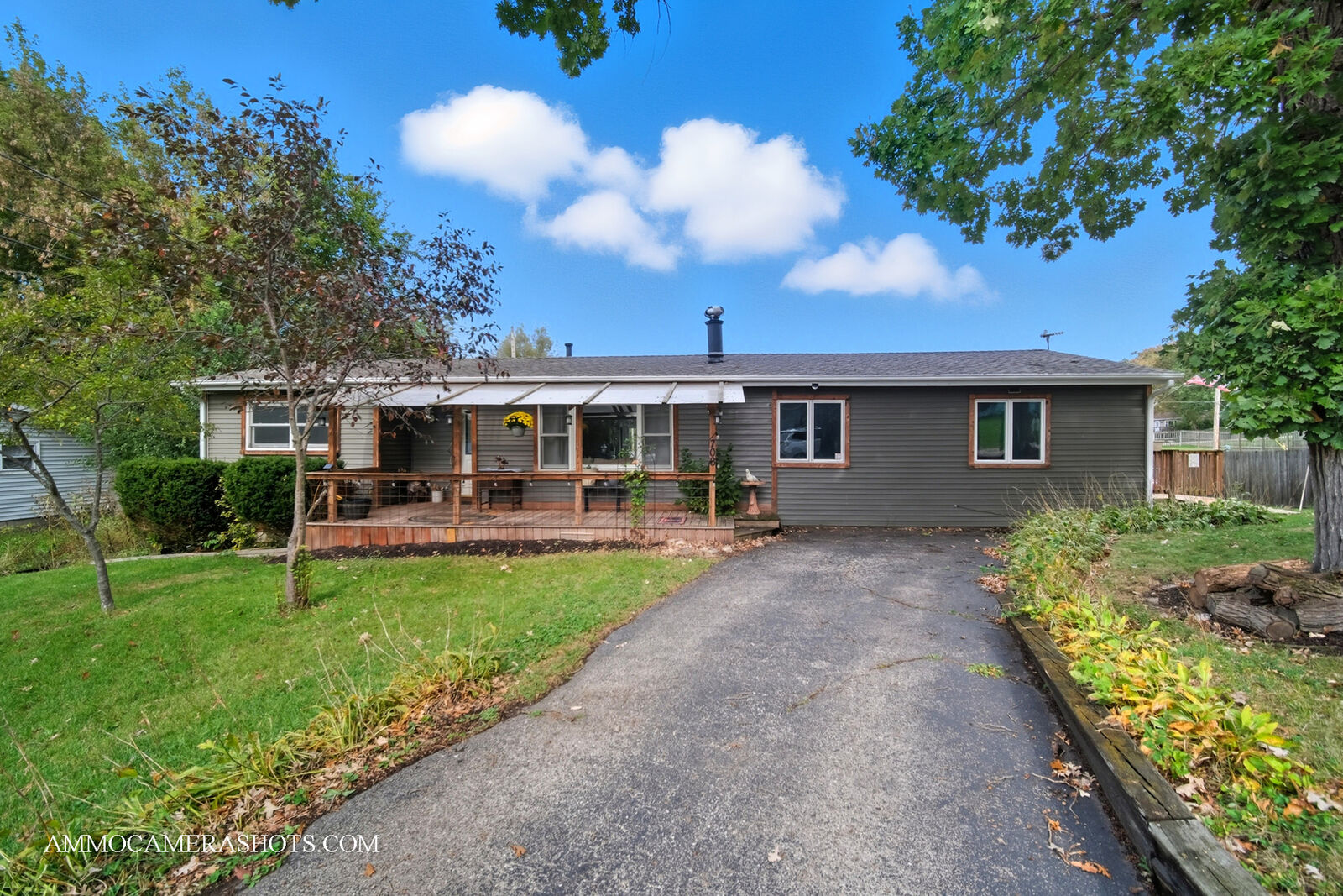 Property Photo: 706 W Pheasant Trail IL 60051