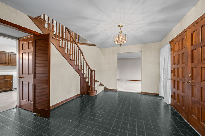 Property Photo:  1323 S Kaspar Avenue  IL 60005 