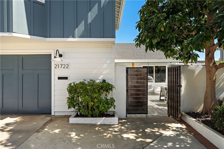 Property Photo: 21722 Hilaria Circle CA 92646