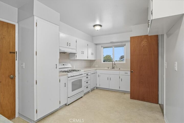 Property Photo:  409 Manzanita Drive  CA 93402 