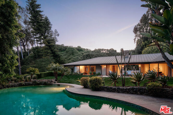 1117 N Beverly Drive  Beverly Hills CA 90210 photo