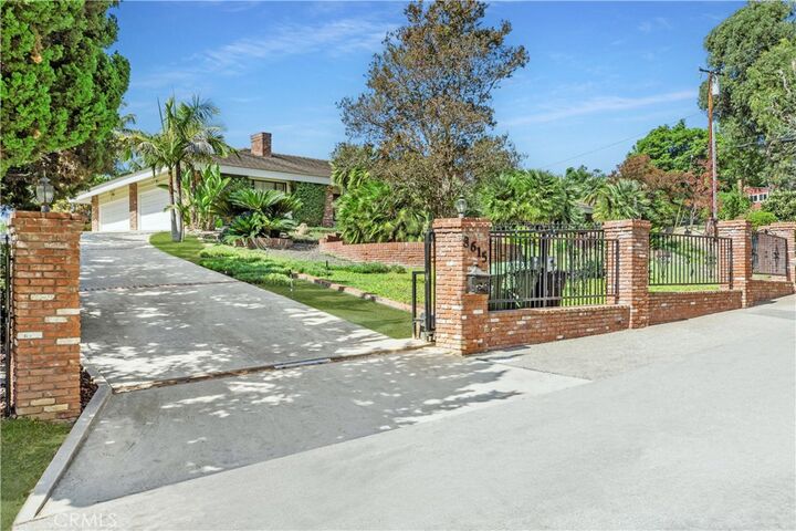 Property Photo:  8615 Via Santa Cruz Avenue  CA 90605 