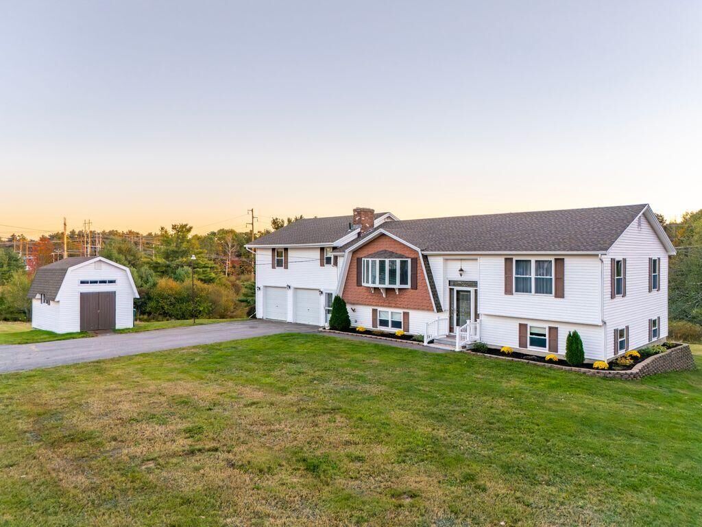 Property Photo:  224 New County Road  ME 04072 