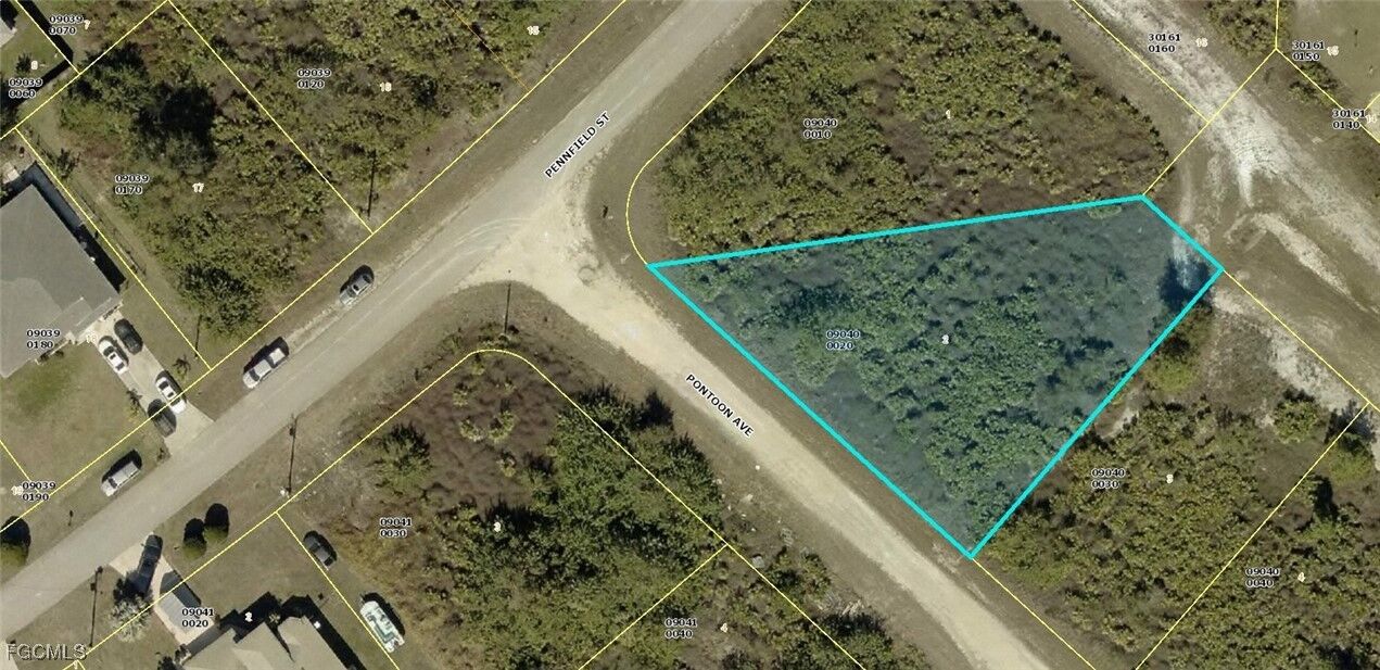 Property Photo: 363 Pontoon Avenue FL 33974