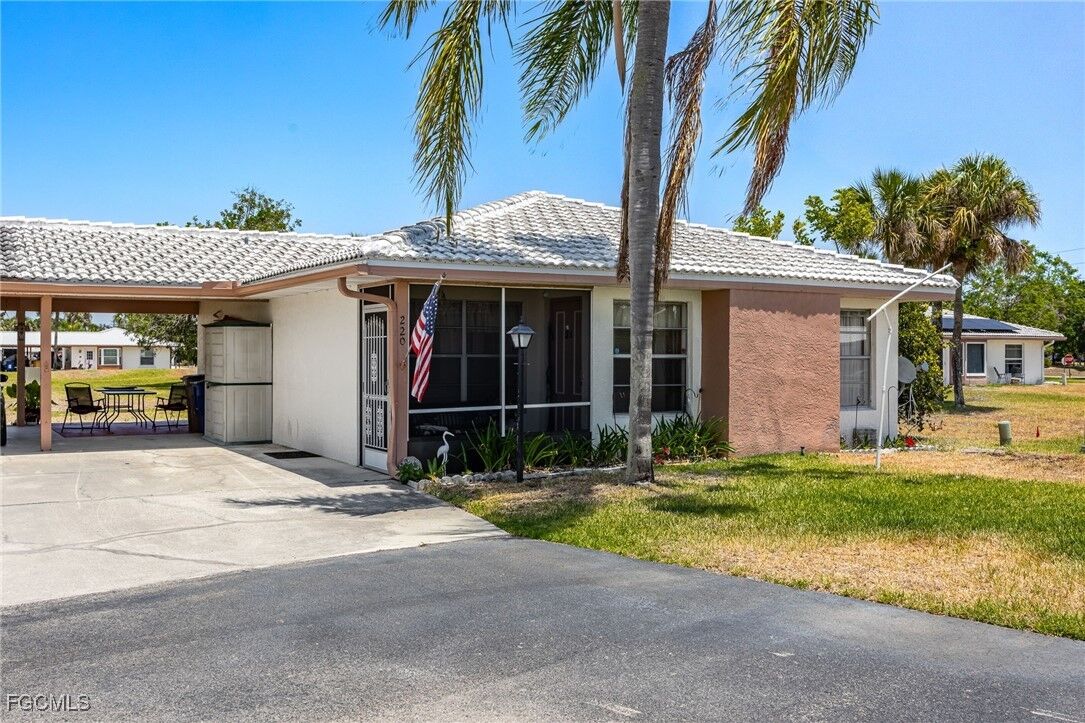 Property Photo: 220 Oakmont Parkway FL 33936