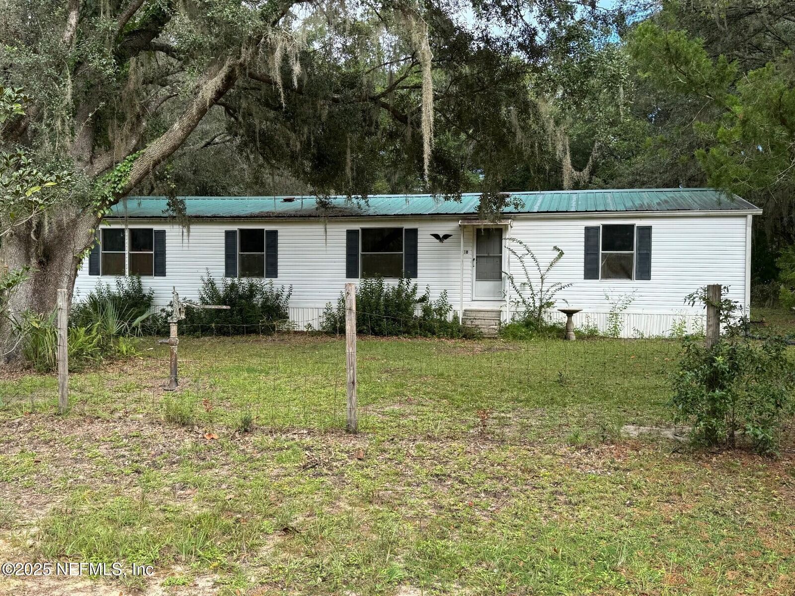 Property Photo: 910 Ofarrell Avenue FL 32148