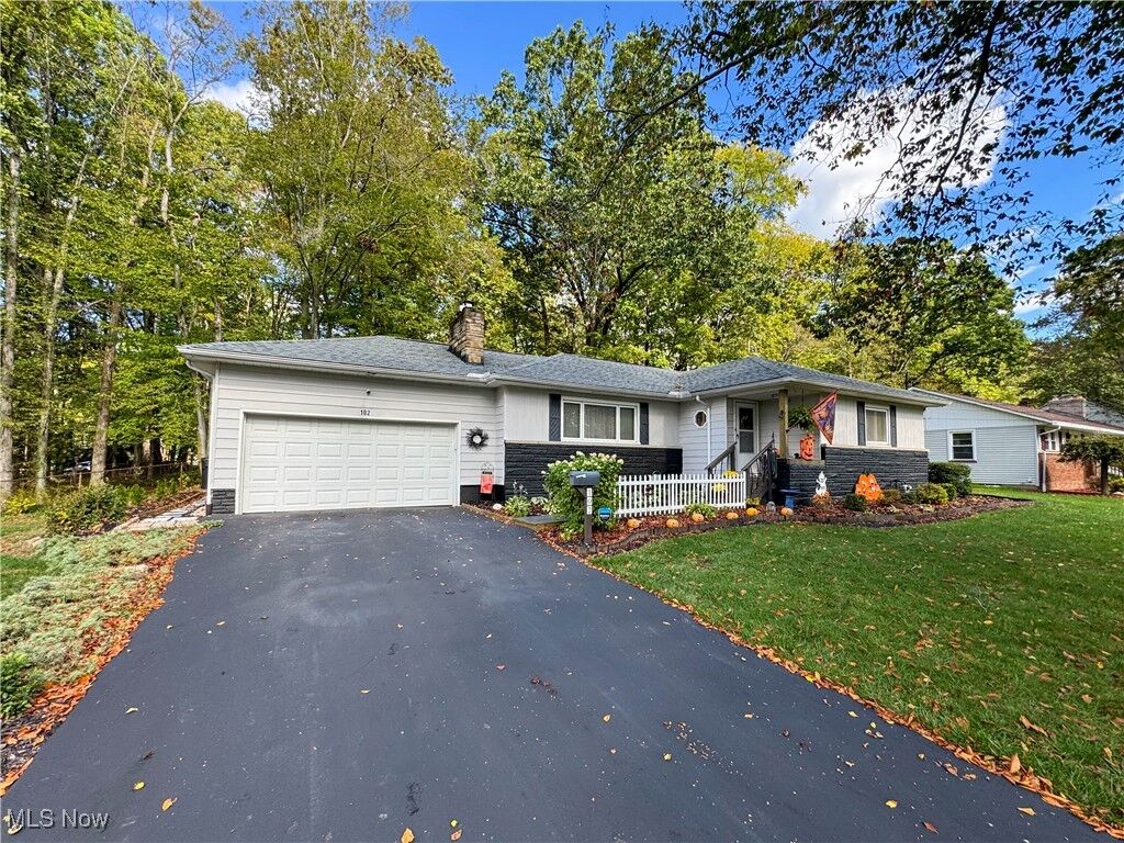 Property Photo: 102 Skyline OH 44406