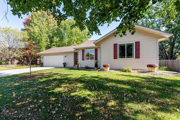 Property Photo: 1404 Lockwood Drive MN 55057