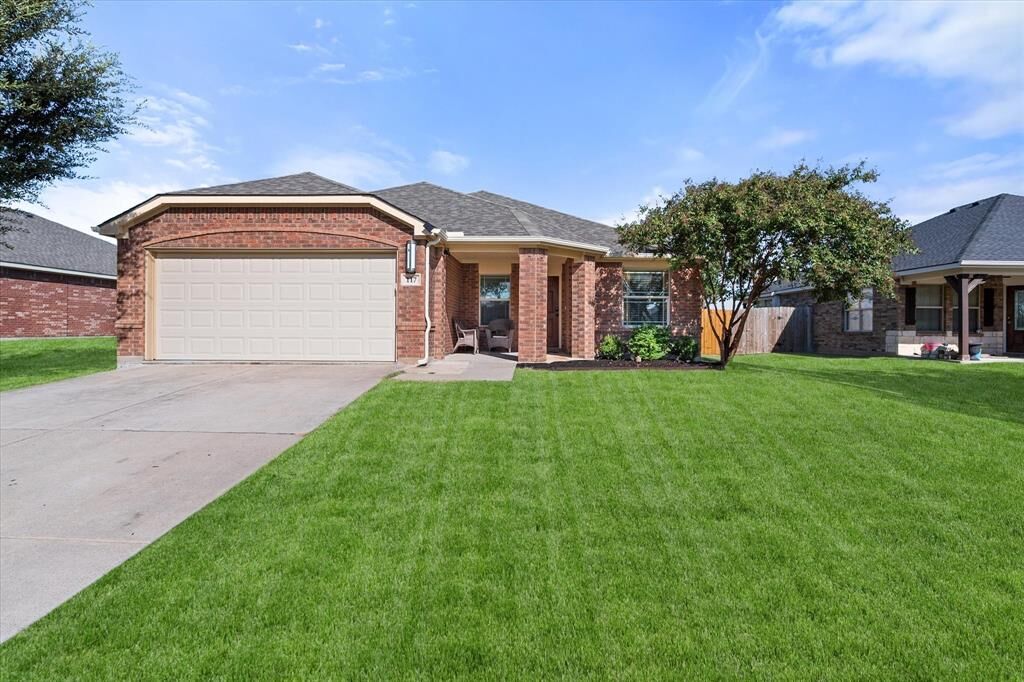 Property Photo:  117 Lariat Trail  TX 75165 