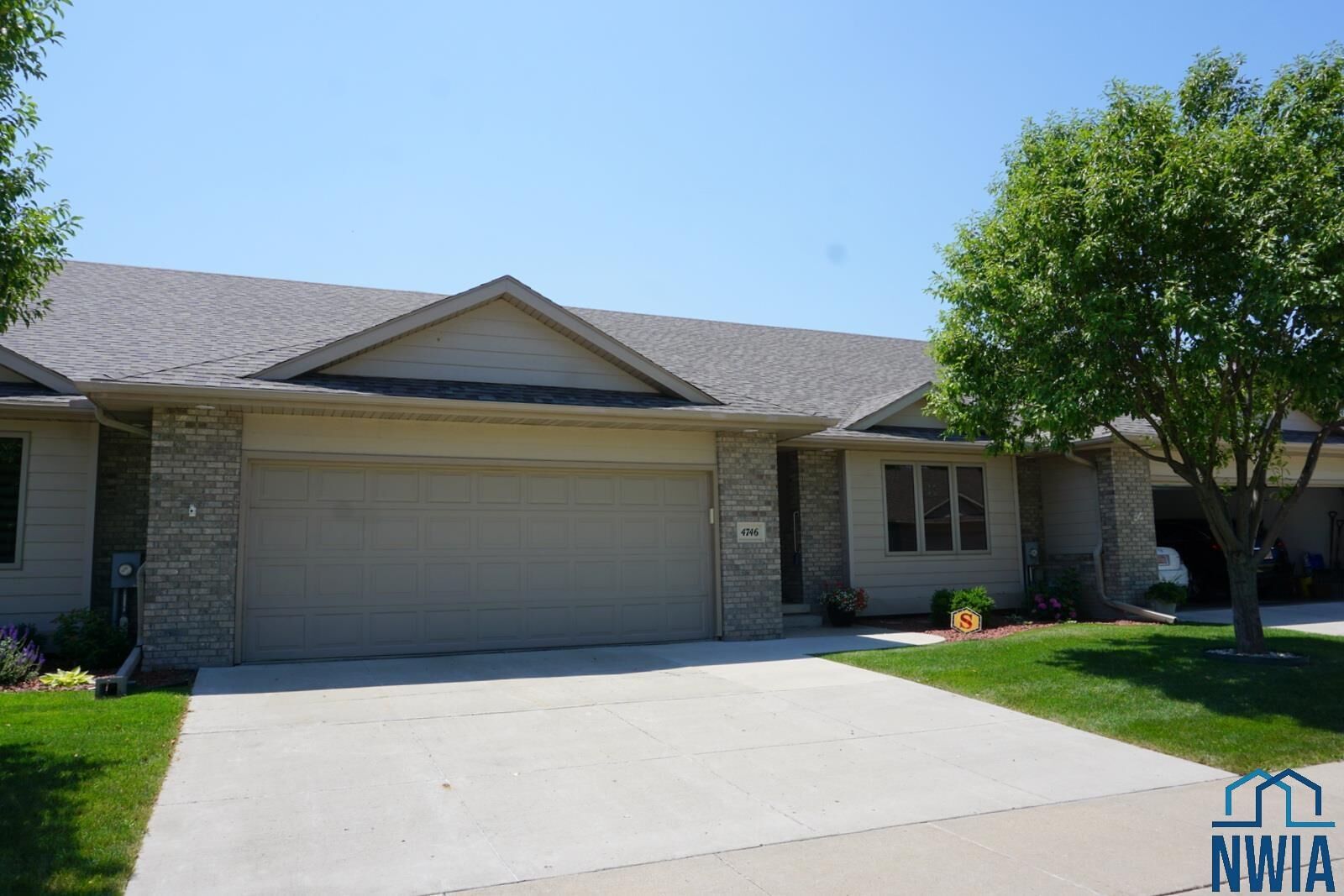 Property Photo: 4746 Brookshire Pl IA 51106