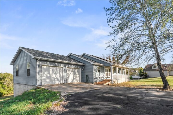 Property Photo: 211 Zinnia Lane MO 65679