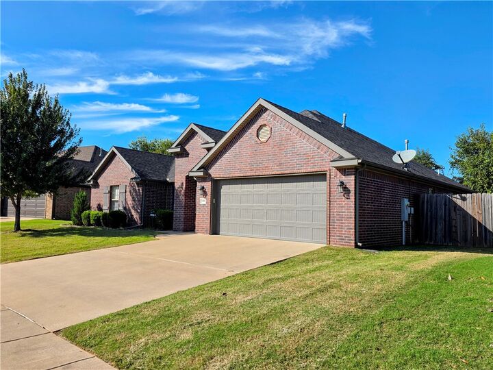 Property Photo: 1419 W Walker Drive AR 72756