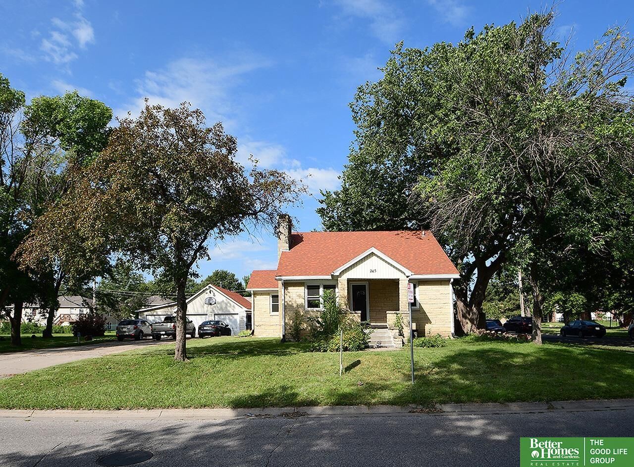 Property Photo: 245 NW 22nd Street NE 68528
