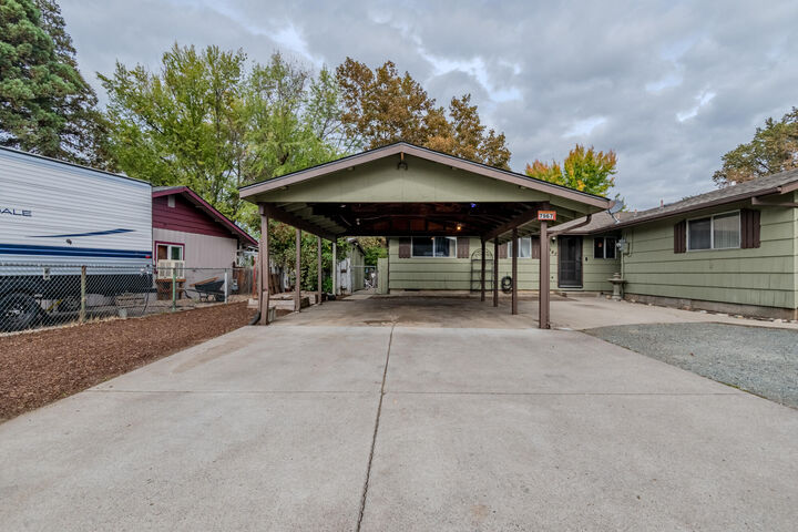 Property Photo: 7967 Ajax Street OR 97503