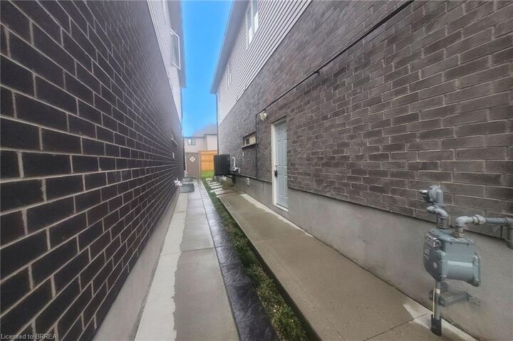Photo de la propriété: 22 Ian Ormston Drive Lower ON N2P 0K1