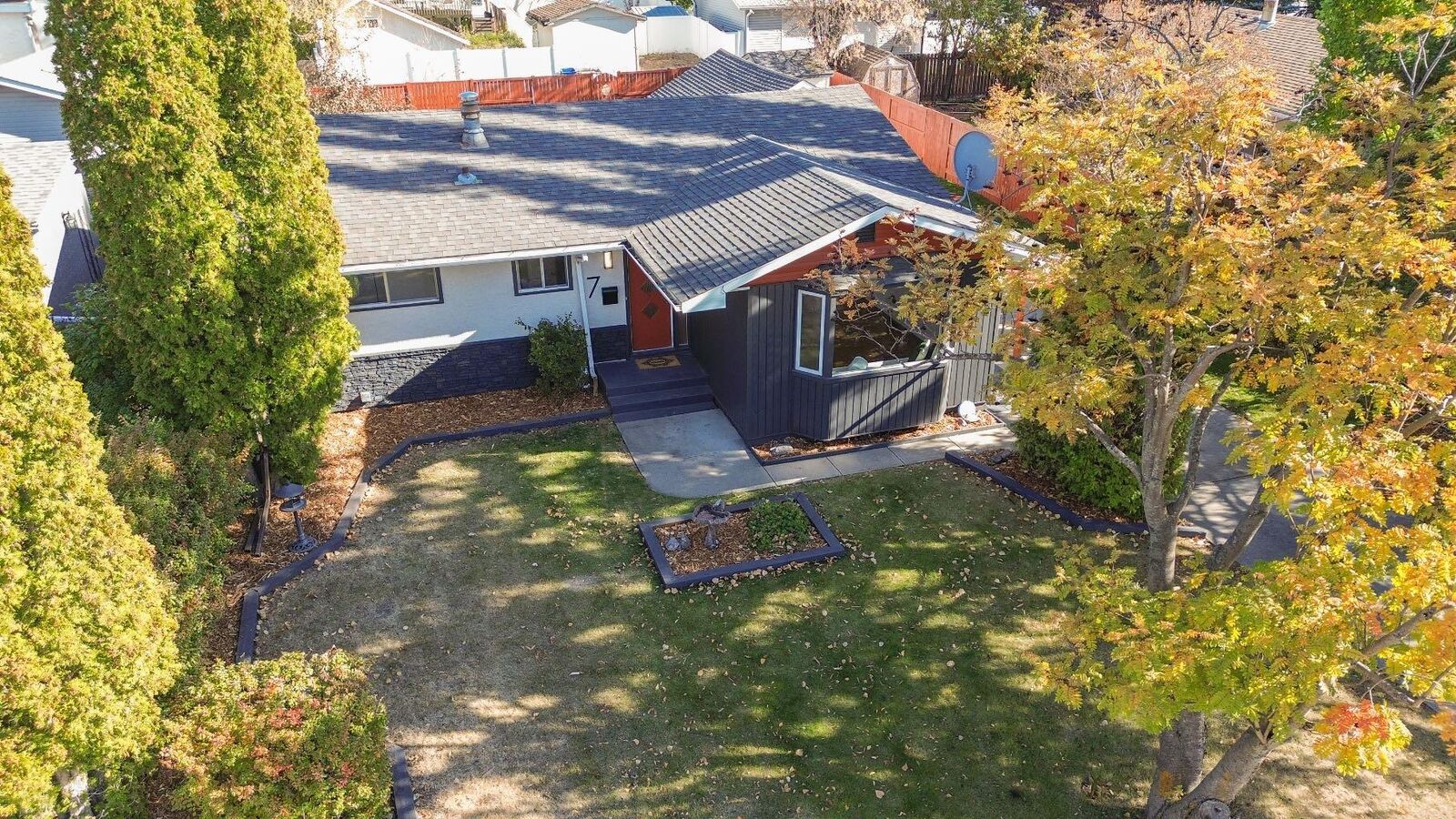 Property Photo:  7 Stirling Close  AB T4N 0A8 