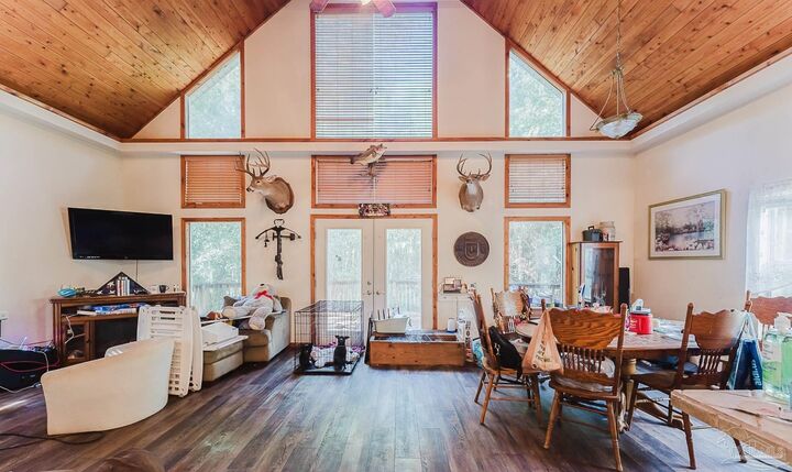 Property Photo: 9543 Quiet Creek Rd FL 32570